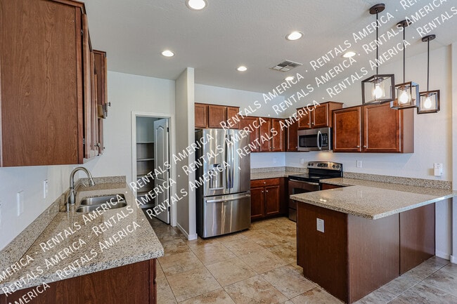 Building Photo - 886 S Brewer Dr