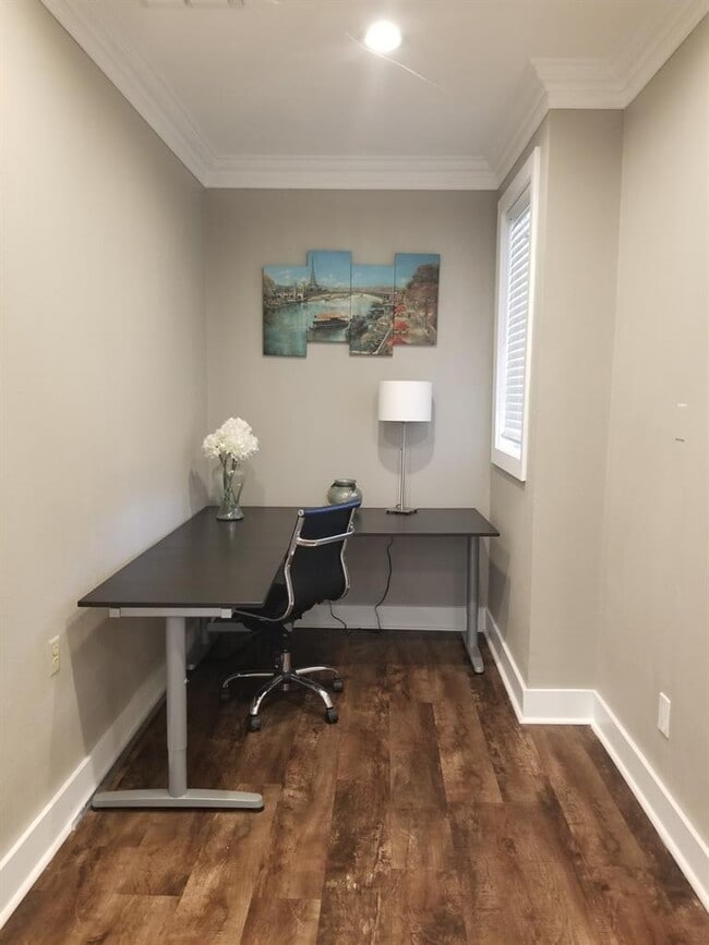 Building Photo - 935 La Posada Dr