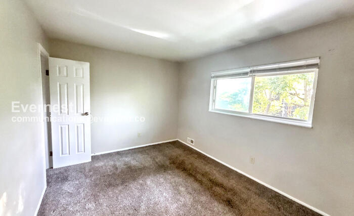 Building Photo - 2143 Wadsworth Dr