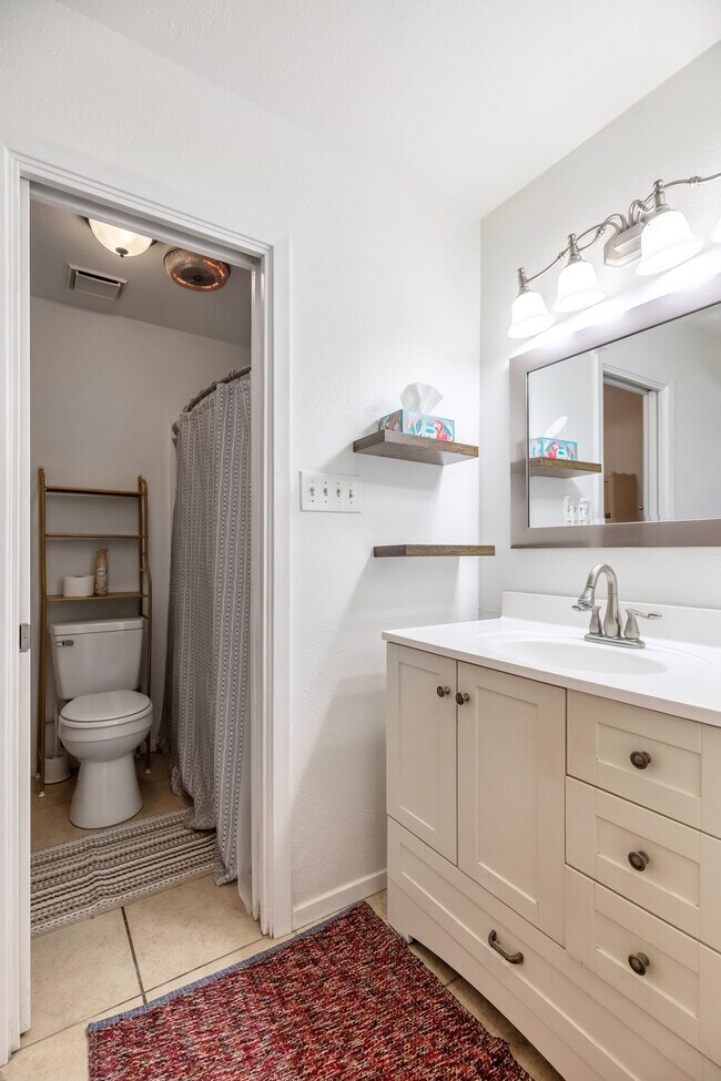 Building Photo - 5725 Quail Run St