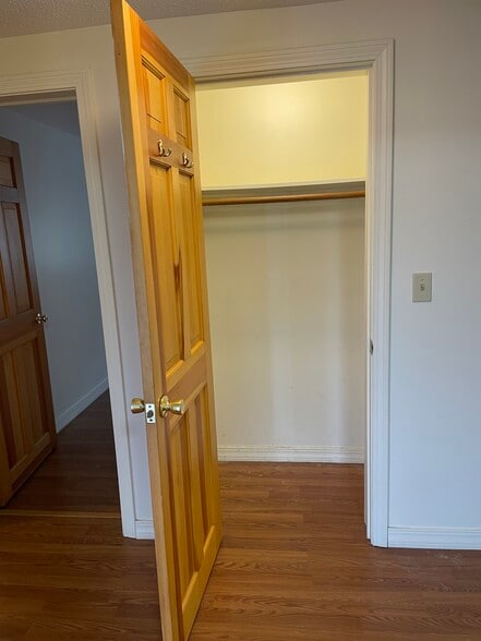 Building Photo - 834 State St