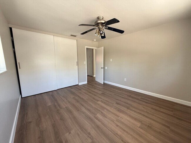 Building Photo - 5LW Apartments