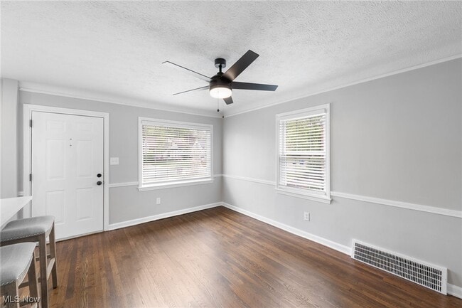 Building Photo - 574 Huntmere Dr