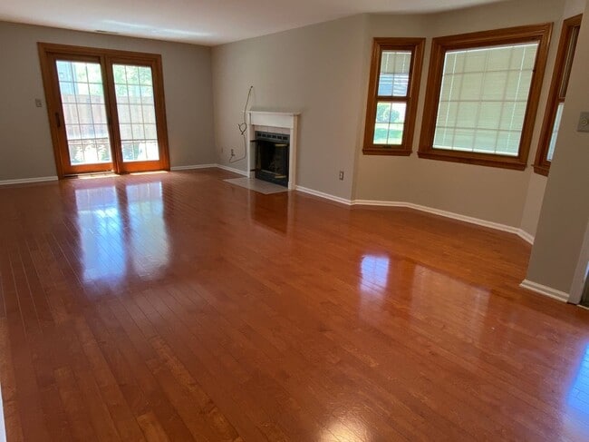 Building Photo - 2205 Brookhaven Dr