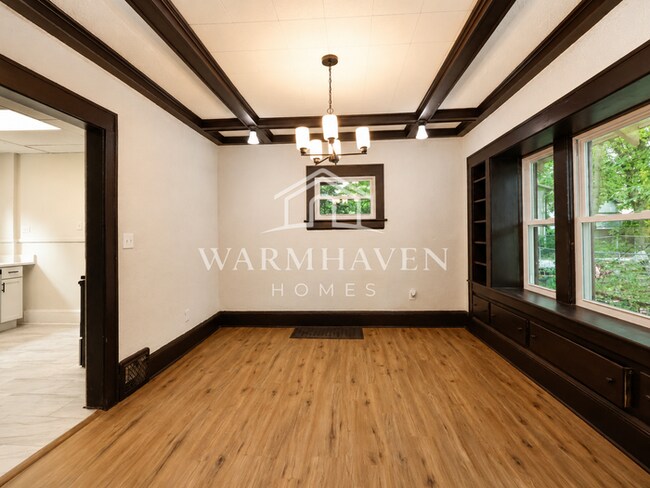 Building Photo - 1007 Delia Ave
