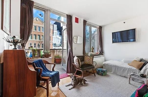 Building Photo - 520 W 23 St