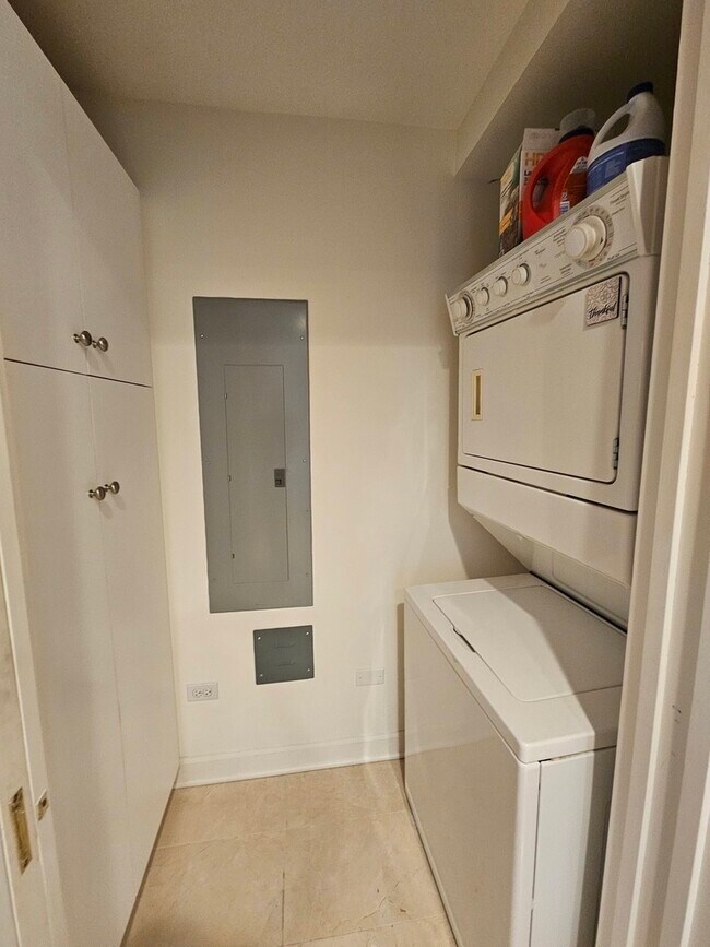 Building Photo - 415 E North Water St