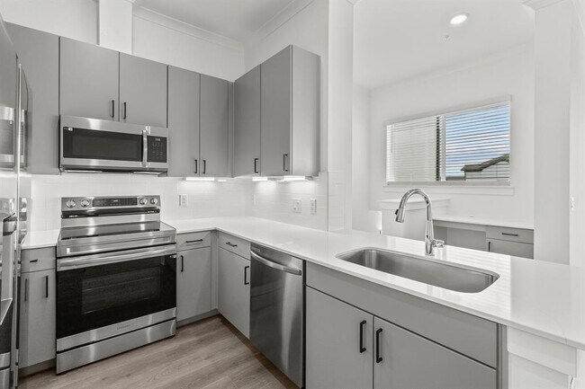 Building Photo - 1664 Hillside Terrace