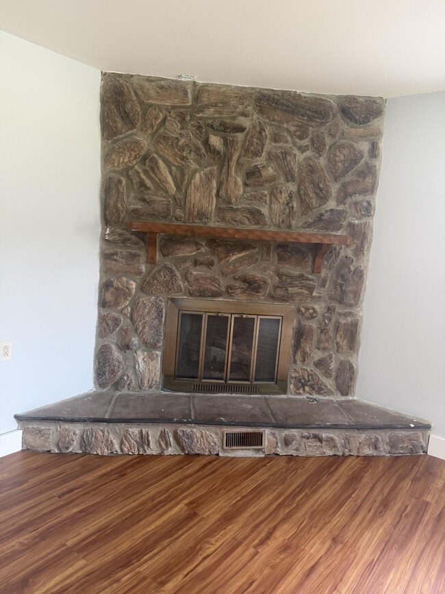 Building Photo - 721 Wayland Dr