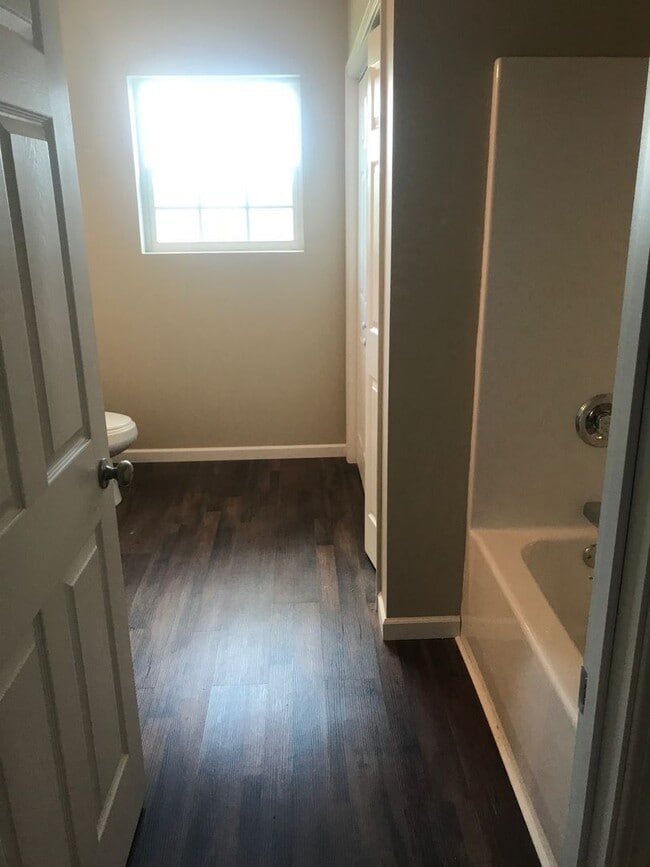 Building Photo - 3 Bedroom  2 Bathroom in White Pine