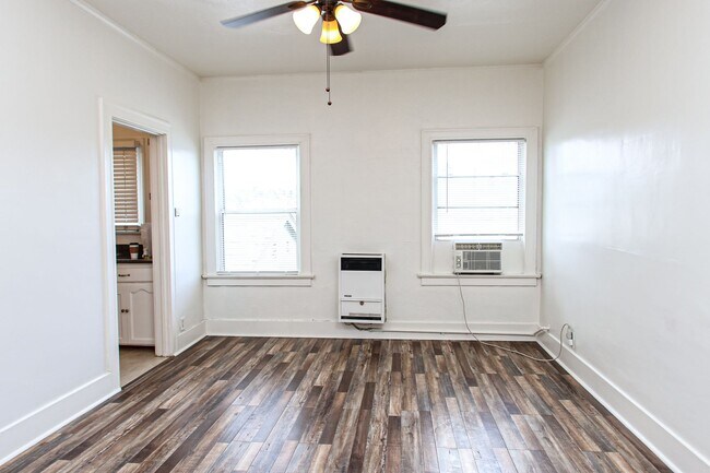 Building Photo - Large Studio close to DTLA, Pasadena, Glen...
