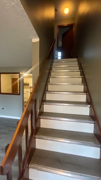 Building Photo - 65 Wisteria St