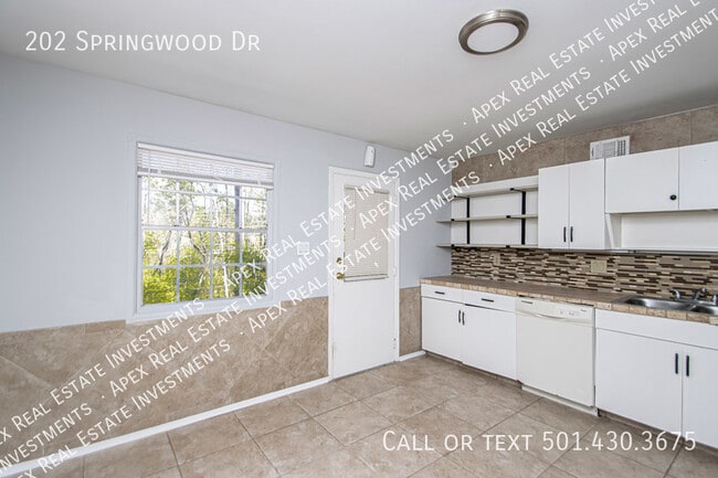 Building Photo - 202 Springwood Dr