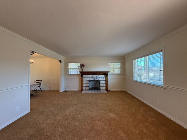 Building Photo - 735 Patterson Rd