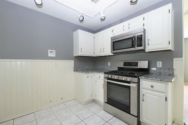 Building Photo - 14002 Taco Ct