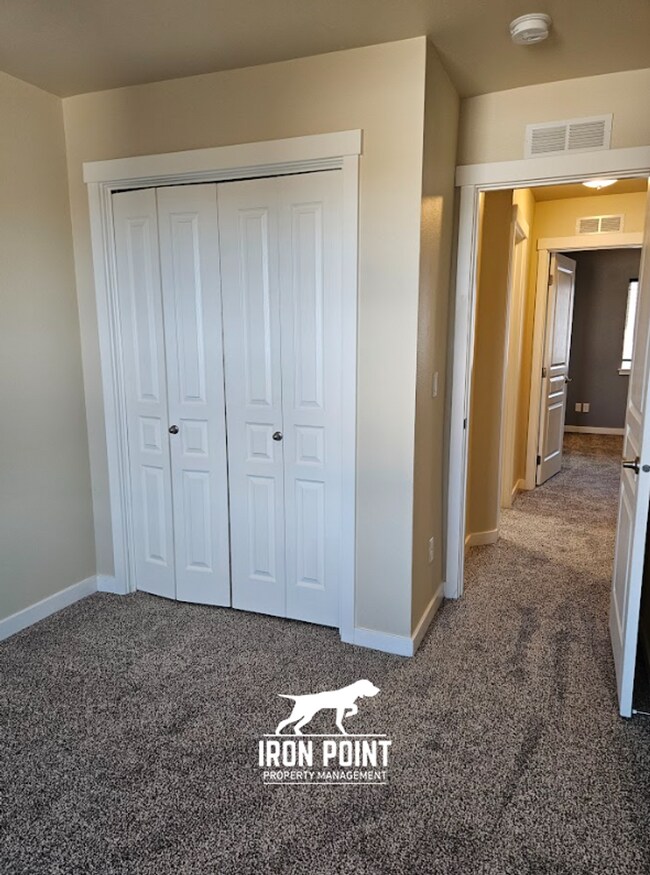 Building Photo - 3bed/2.5 bath Townhome in Boise w/2 Car Garage, Community Pool & Fitness Center