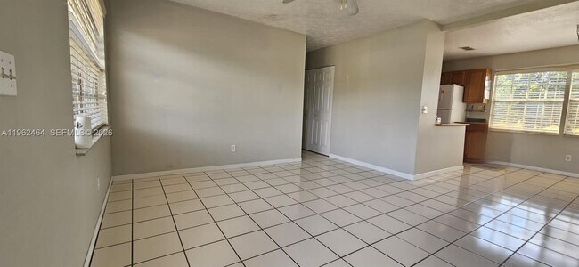 Building Photo - 613 SW Sandbar Terrace