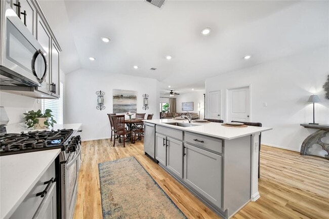 Building Photo - 15415 Surrey Pines Ln