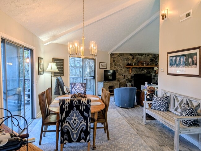 Building Photo - 842 Alpine Dr