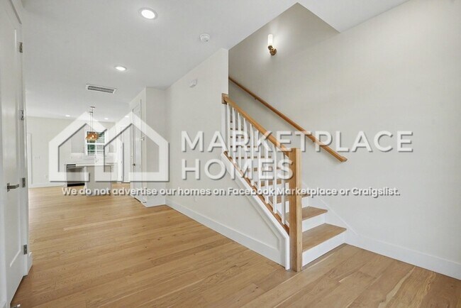 Building Photo - 8 Taverly Dr