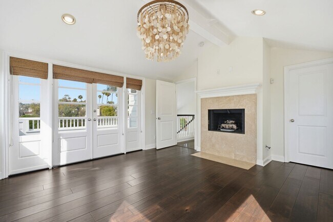 Building Photo - Premier Location in Corona Del Mar for 12-Month Lease