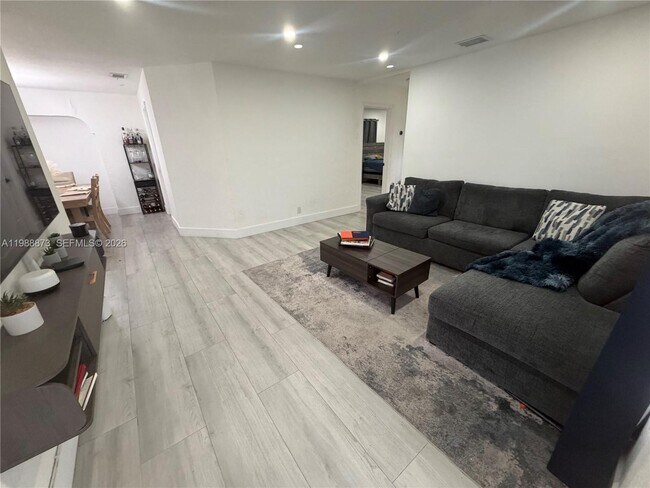 Building Photo - 660 SW 30th Terrace