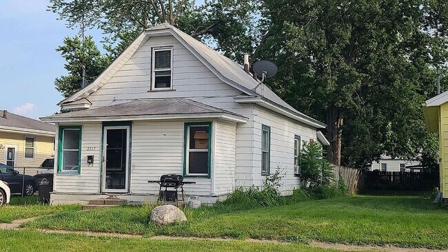 Building Photo - 2317 Lyon St