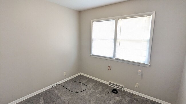 Building Photo - West end duplex, walking distance to every...