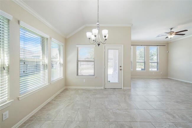 Building Photo - 16602 Highland Country Dr