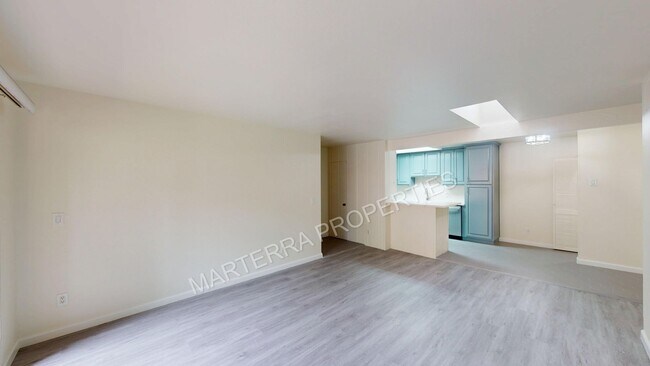 Building Photo - Beautiful 3 Bed/2 Bath Home in