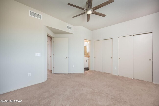 Building Photo - 848 E Park Modern Dr