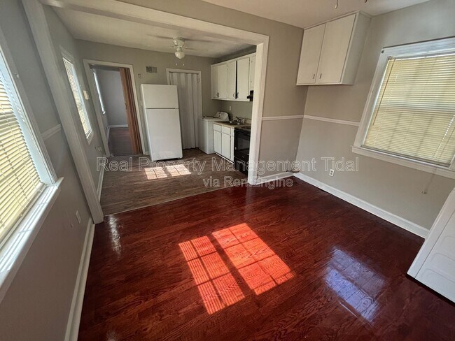 Building Photo - 1624 Rolfe Pl