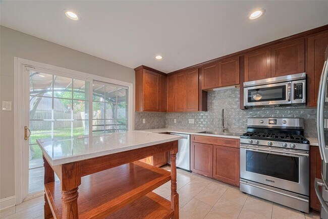 Building Photo - 15803 Locust Grove Dr