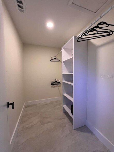 Building Photo - 8240 Cypress Lake Dr