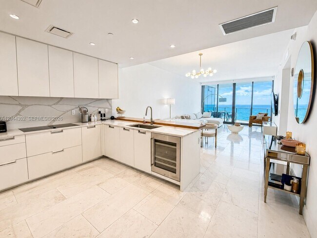 Building Photo - 15701 Collins Ave