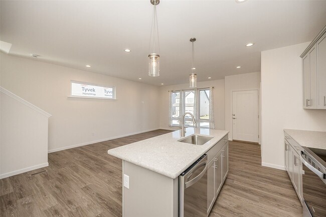 Building Photo - 30 Pheasant Ln