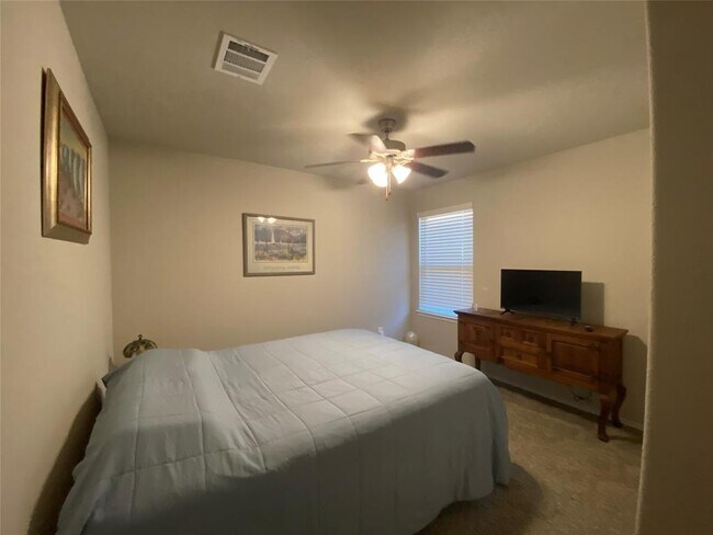 Building Photo - 3935 Country Club Dr