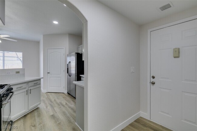 Building Photo - 5525 W Flamingo Rd