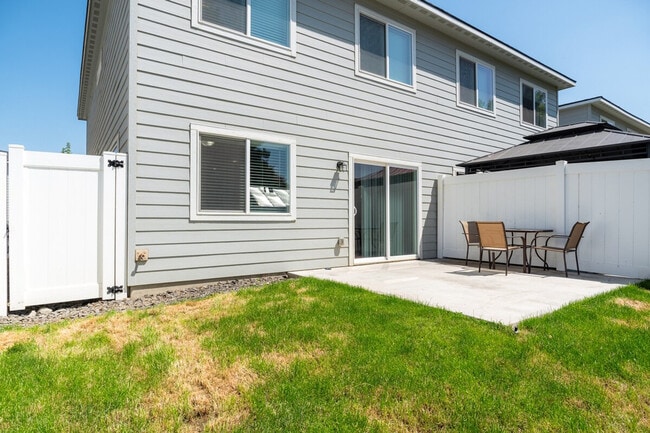 Building Photo - 5706 W 1st Pl