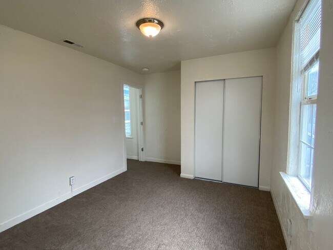 Building Photo - 856 S 900 W