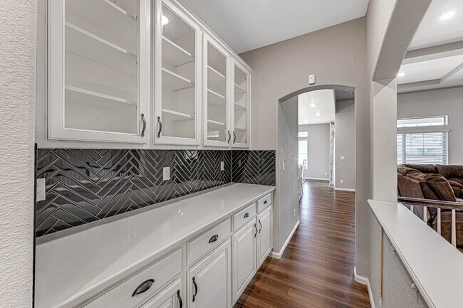 Building Photo - $4,795.00, 5 bed, 3.5 bath located in Denver.