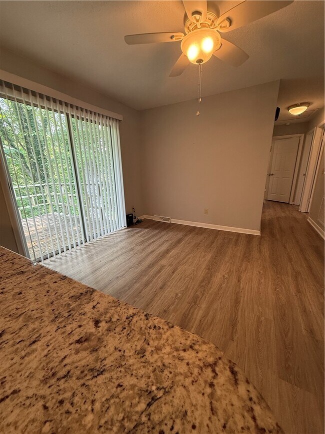 Building Photo - 112 Lynwood Dr