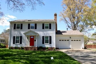 Building Photo - Fabulous neighborhood 4 BR home right on Elizabeth Lake