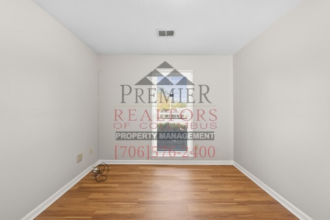 Building Photo - 6634 Hensley Dr