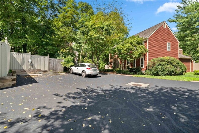 Building Photo - "Luxurious 3-Bed Retreat with Finished Bas...