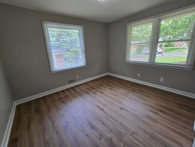Building Photo - Newly Renovated Ranch Home