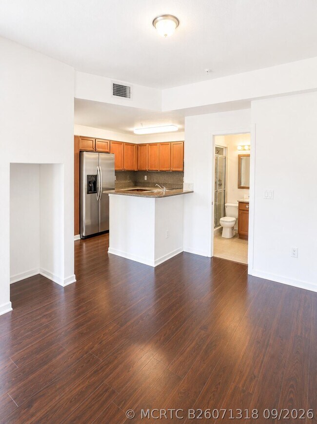 Building Photo - 906 SW 143rd Ave