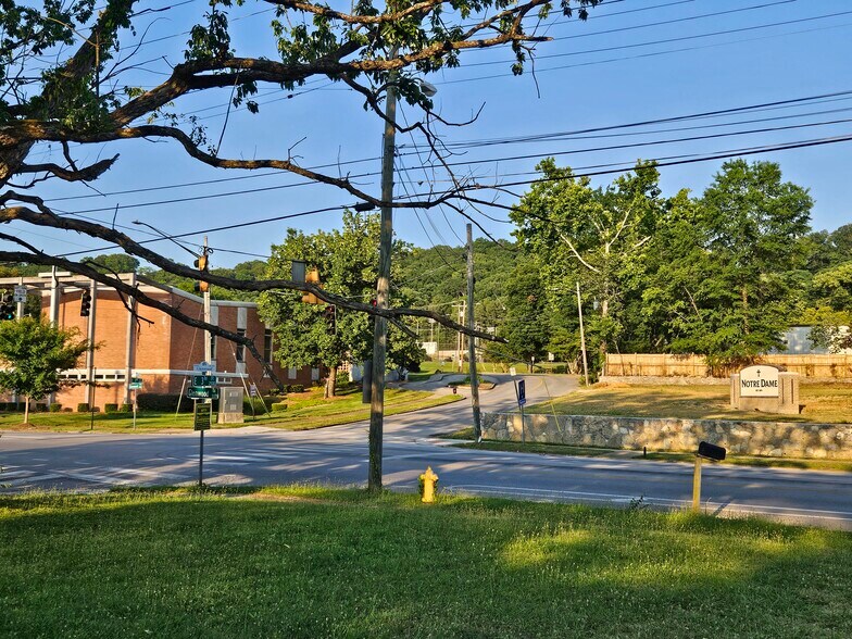Building Photo - 359 Glenwood Dr