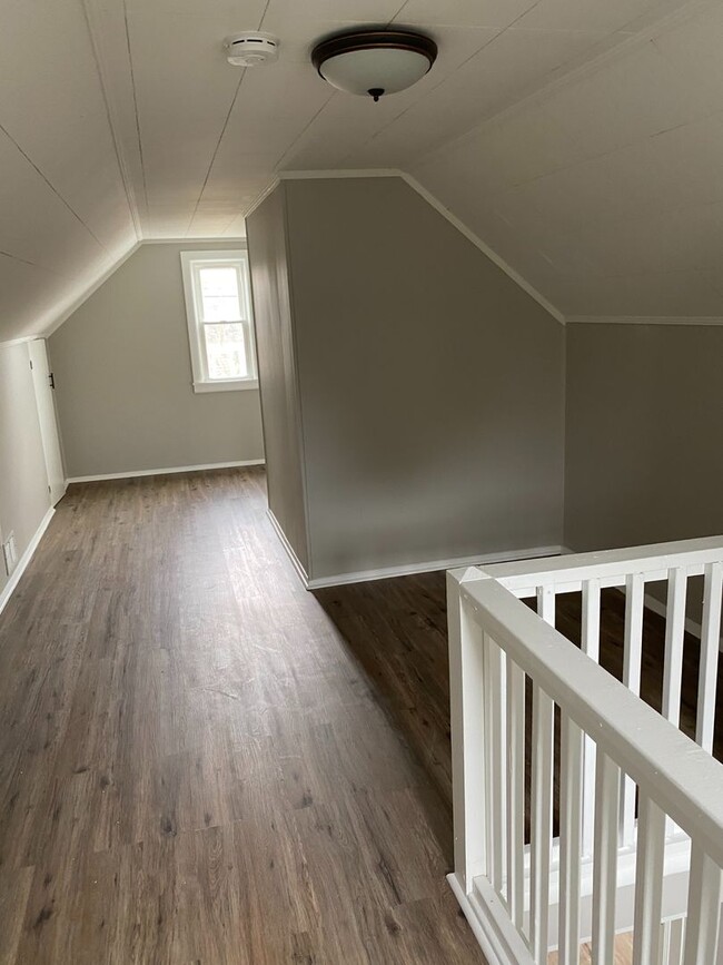 Building Photo - Newly Renovated 3 Bedroom Cape Cod