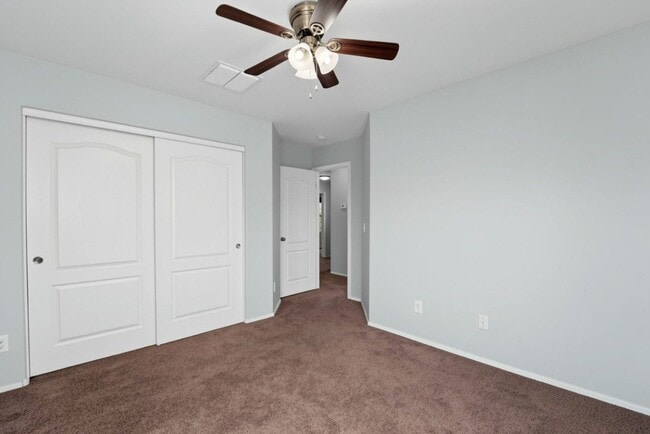 Building Photo - 2220 S Ponderosa Dr